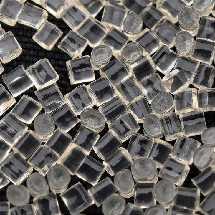 Recyklované plastové granule